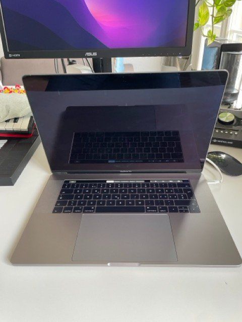 Apple Notebooks: MacBook Pro 2016 – Defekt aus Gümligen von adomas-romas
