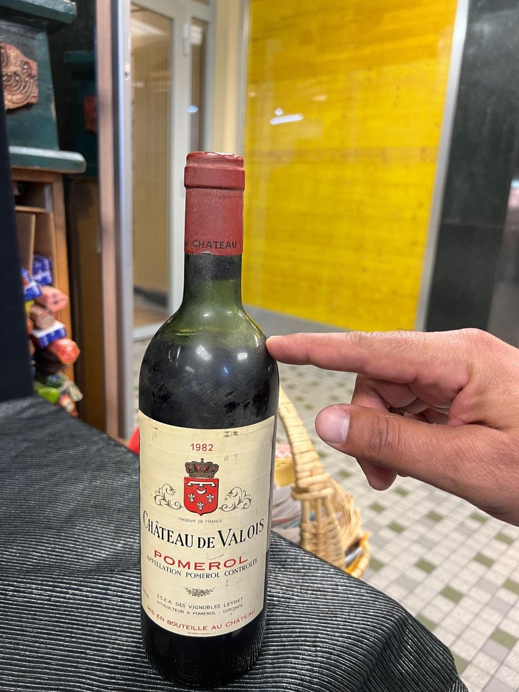 Vino: POMEROL 1982 vin rouge – Nuovo (secondo la descrizione) da Genève venduto da Leboucheoreilles 8