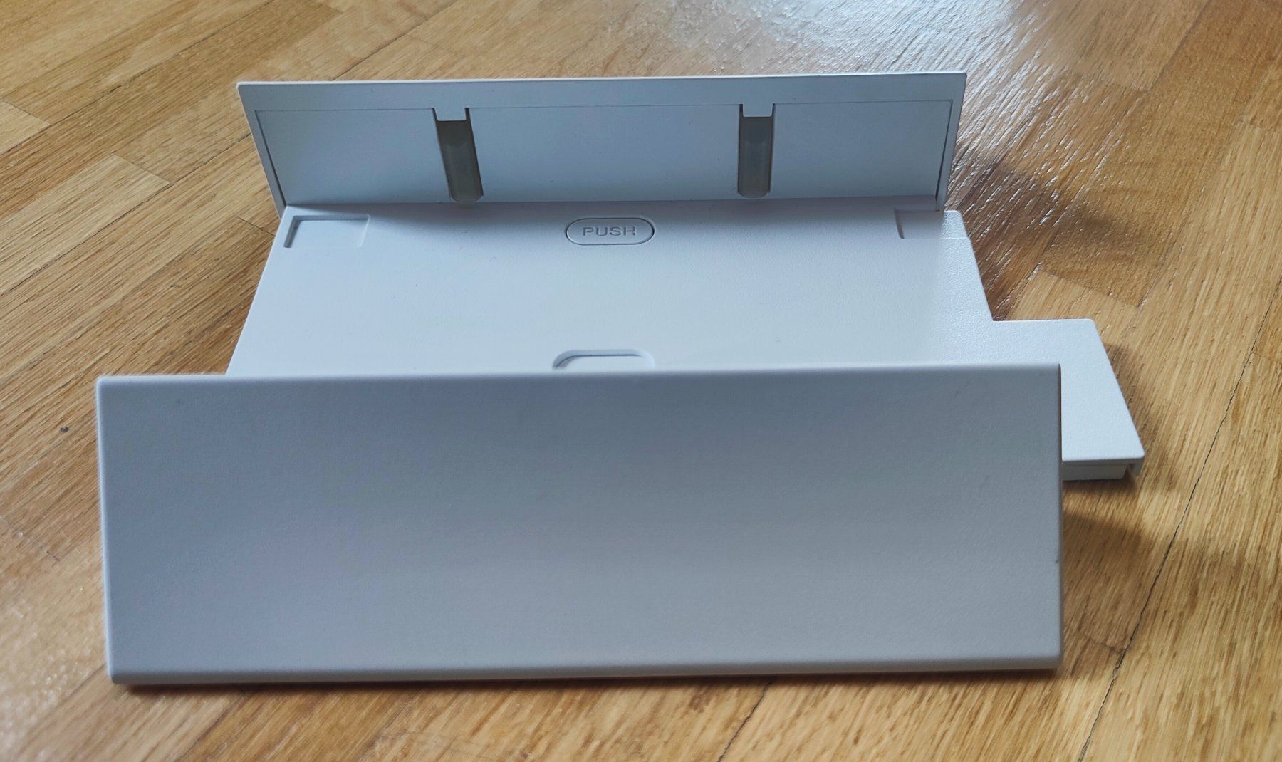 Altro in Decorazioni & Accessori: Sony Playstation 2 PS2 original Vertical Stand pearl white – Usato da Bern venduto da breesell321 1