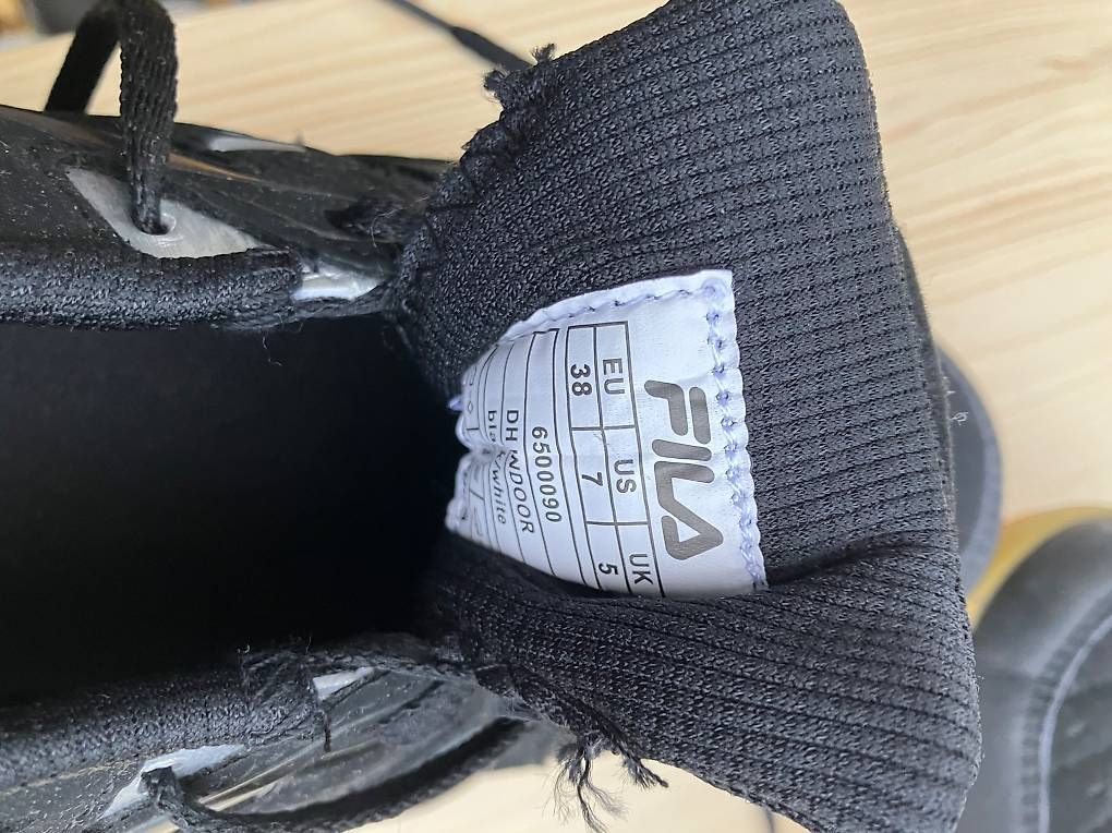 Scarpe per ragazzi: FILA Hallen Turnschuhe Gr. 38 NEU – Usato da Zürich venduto da Zueriost 1