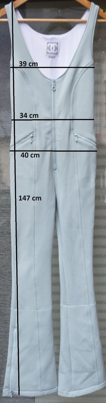 Chanel Completi & Tailleur: Chanel Skianzug / combinaison de ski .34 – Usato da Collonges venduto da Auganien 9