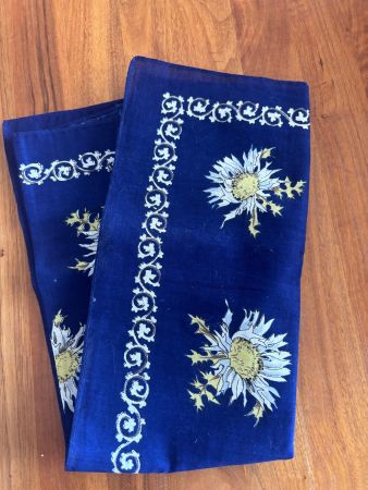 Glarnertüechli mit Silberdisteln blau