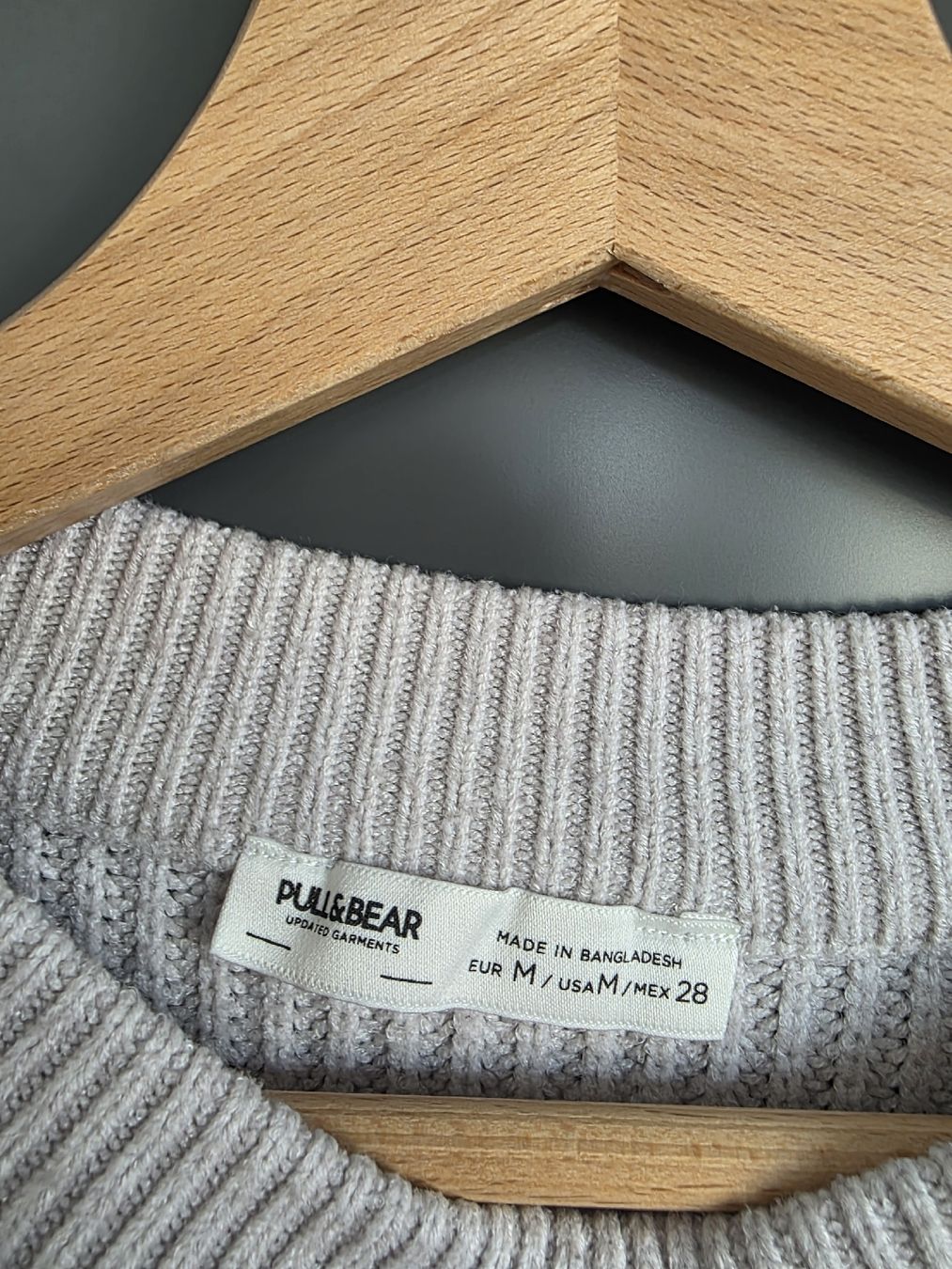 Pull&Bear Pullover & Sweatshirts: Pullover Pull&Bear gerippt hellgrau Grösse M gebraucht – Gebraucht aus Schlieren von est_b2px 2