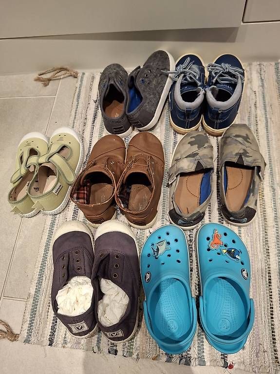 Scarpe per ragazzi: Kinder Schuhe Paket Große 28-28.5 – Usato da Untersiggenthal venduto da Sjkaoru