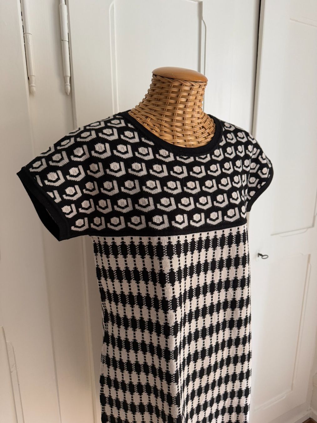 Max Mara Kleider: WEEKEND MAX MARA - Strickkleid schwarz-weiss L – Gebraucht aus Zürich von Diazaio 1