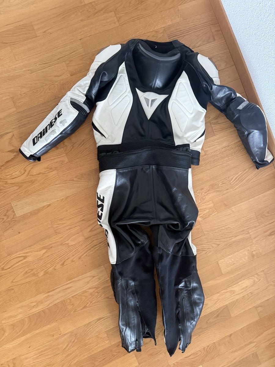 Dainese Lotti di vestiti: Dainese Lederkombi 2-Teiler Grösse 52 – Usato da Pfäffikon ZH venduto da EliasFel 1