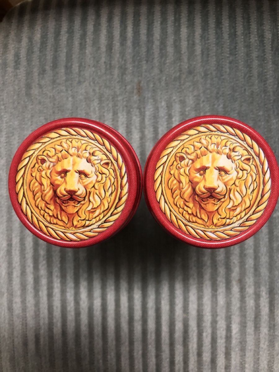 Altro in Decorazioni & Accessori: 2 Blechdosen Versace Red Jeans – Usato da Zürich venduto da sab_d82w 2