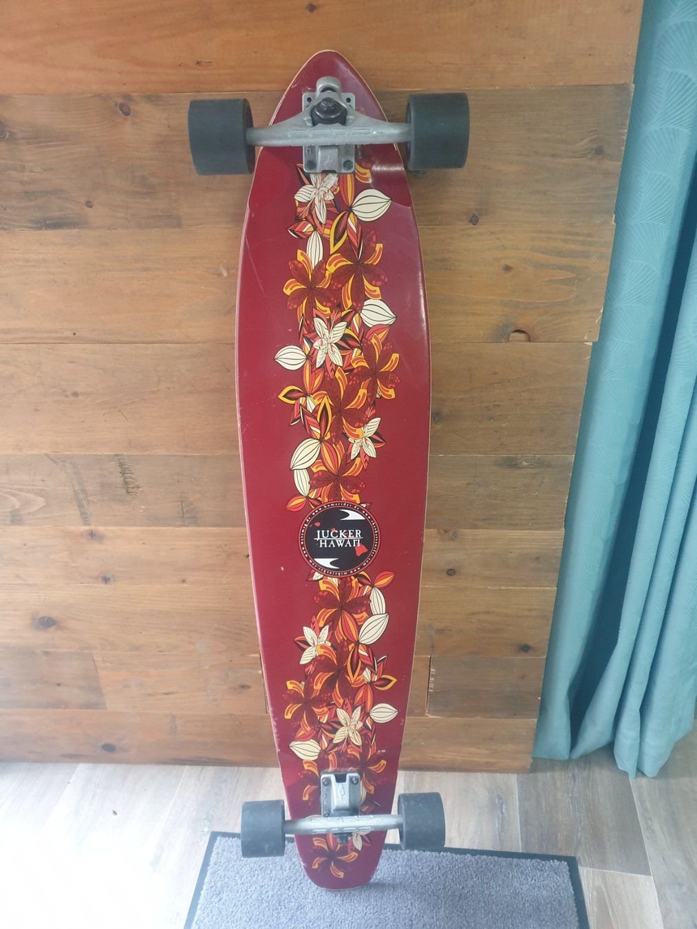 Skateboards: Longboard Jucker Hawai – D'occasion à Lausanne par lae_c5zc