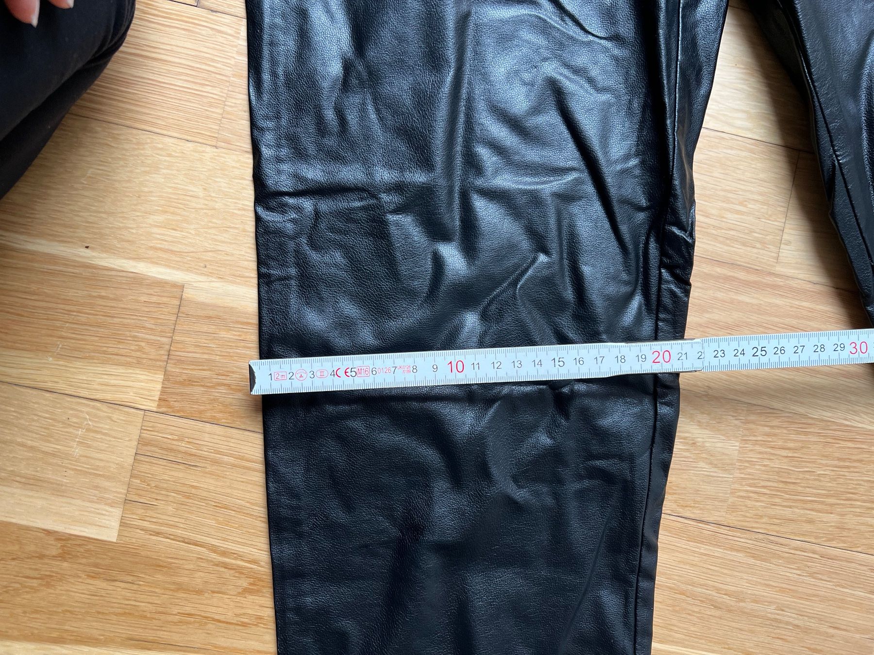 Only Pantaloni: Kunstlederhosen schwarz – Nuovo (secondo la descrizione) da Jona venduto da n.ferrari 5