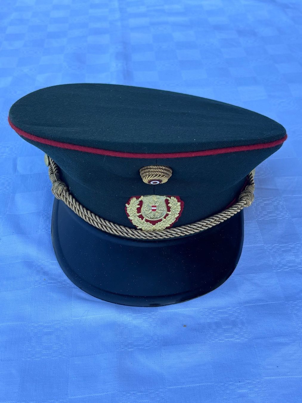 Copricapi, berretti & cappellini: Polizeimütze Oesterreich – Usato da Salvenach venduto da Haeseli59
