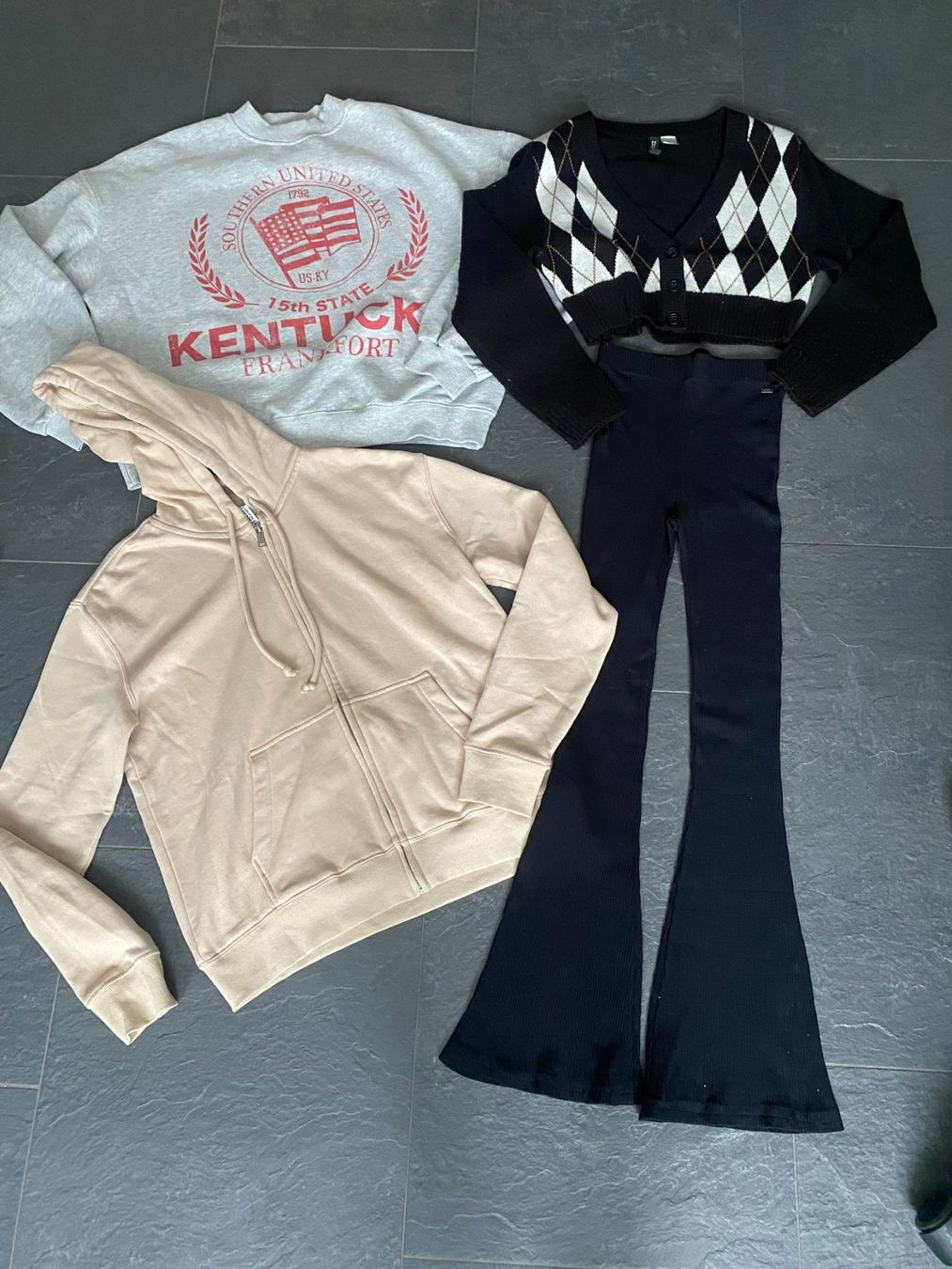 Lotti di vestiti: 4 Stk. Damen-Set Gr. XS – Usato da Bonstetten venduto da VCLS