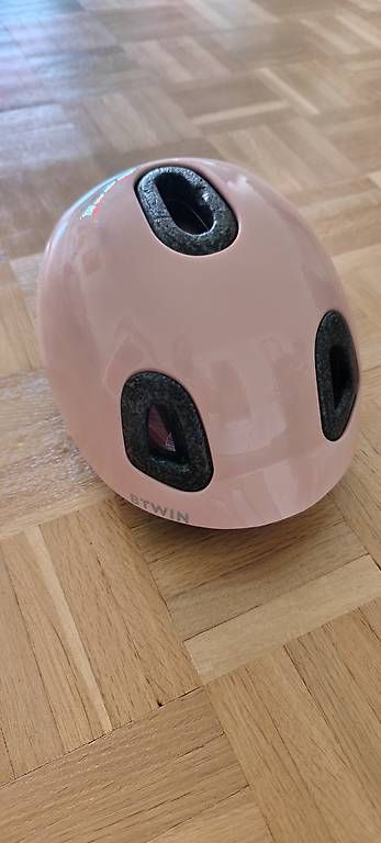 Kickboard: Trottinette micro deluxe + casque  – D'occasion à Versoix par C0sm0p0l1t4n 1