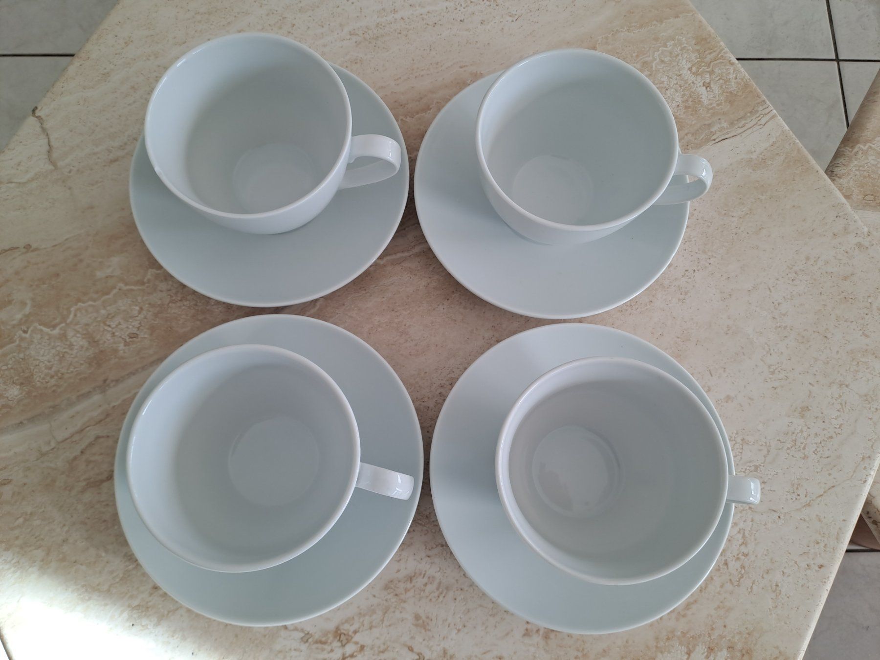 Ikea Set di piatti: 4 grosse Ikea-Tassen mit Unterteller – Usato da Burg AG venduto da Magali24 1