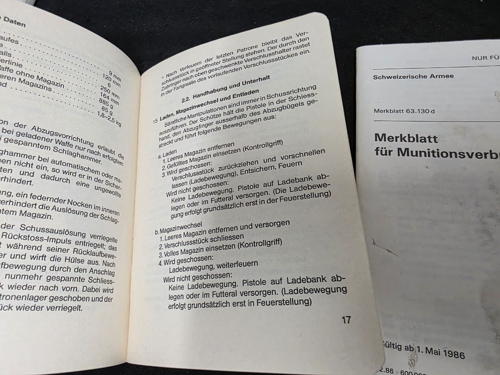 Bücher: Schweizer Armee - Reglement  Merkblatt - Pistolen + Munition – Gebraucht aus Wolfertswil von Antiko 1