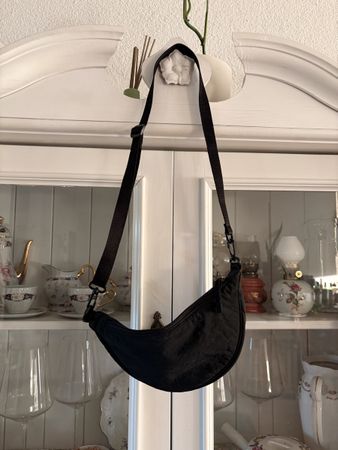 Uniqlo Crossbody Tasche