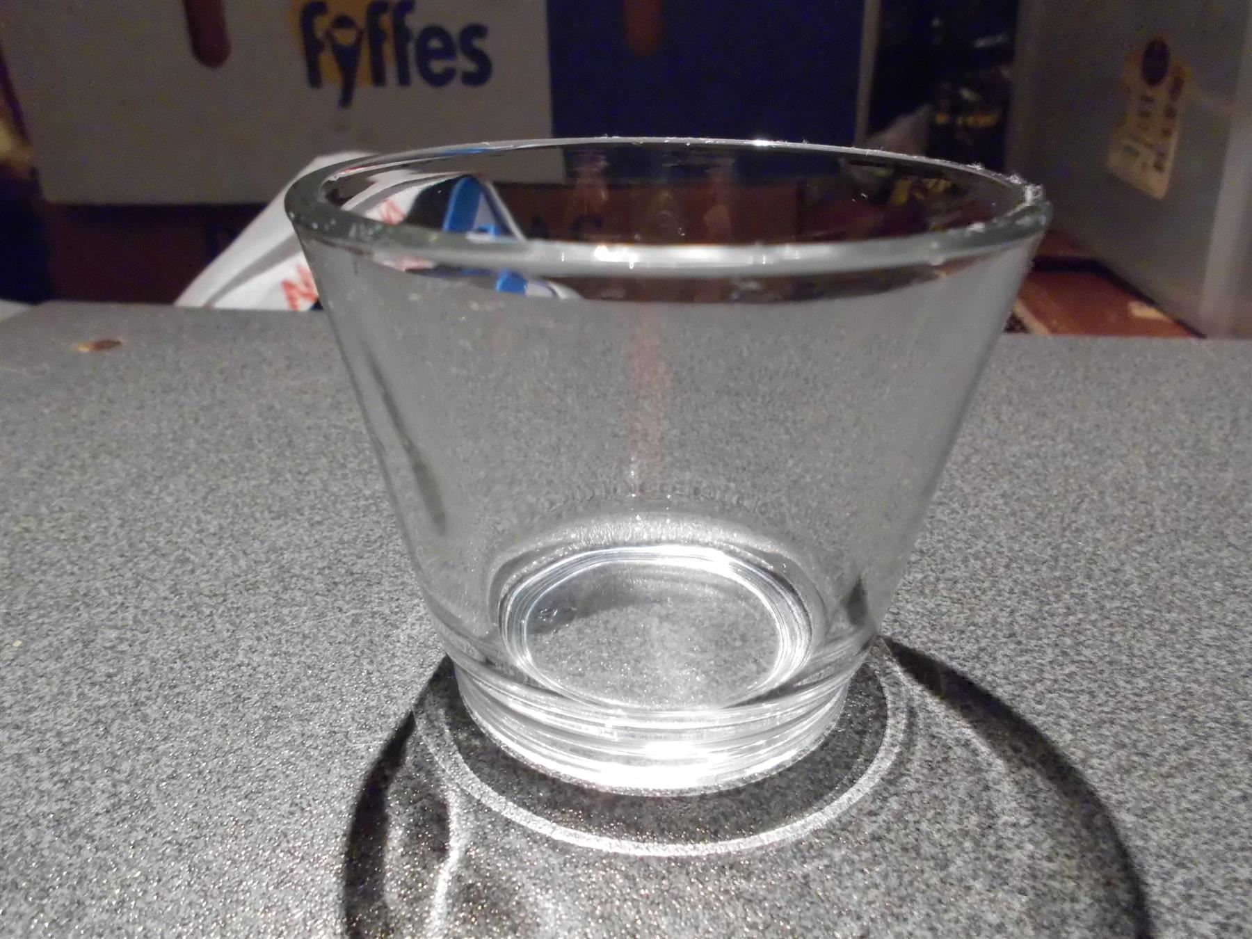 Bougeoirs: Kerzen Glas, einfach, unten schmal – D'occasion à Zürich par Motzkuh