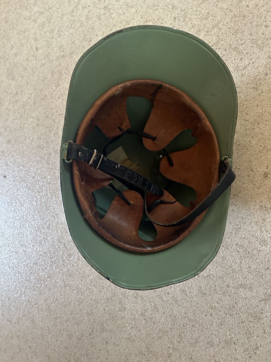 Vêtements & accessoires anciens: Feuerwehr helm (alt) – Défectueux à Freimettigen par Luma2001 1