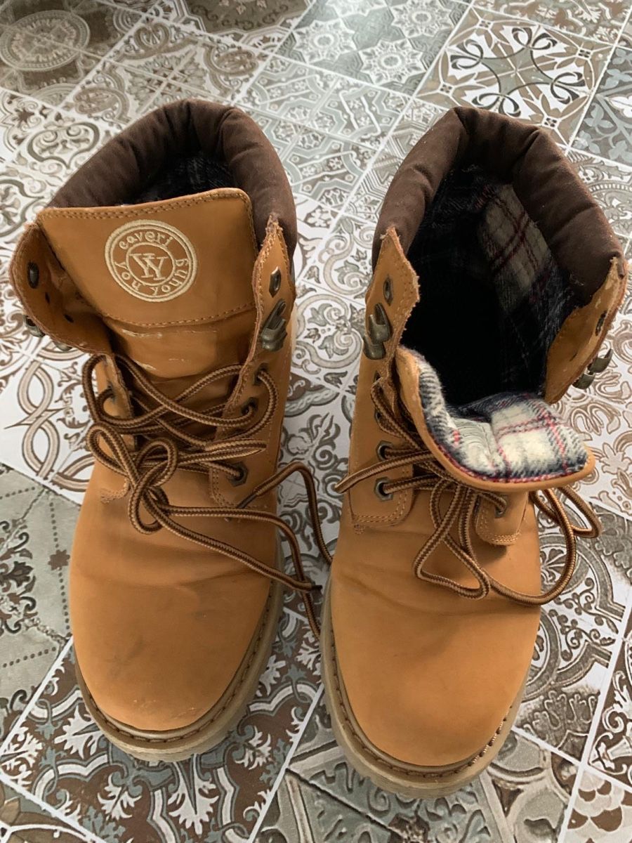 Scarpe da uomo: Scarponcini uomo 41 – Usato da Sigirino venduto da RamonaLamboo