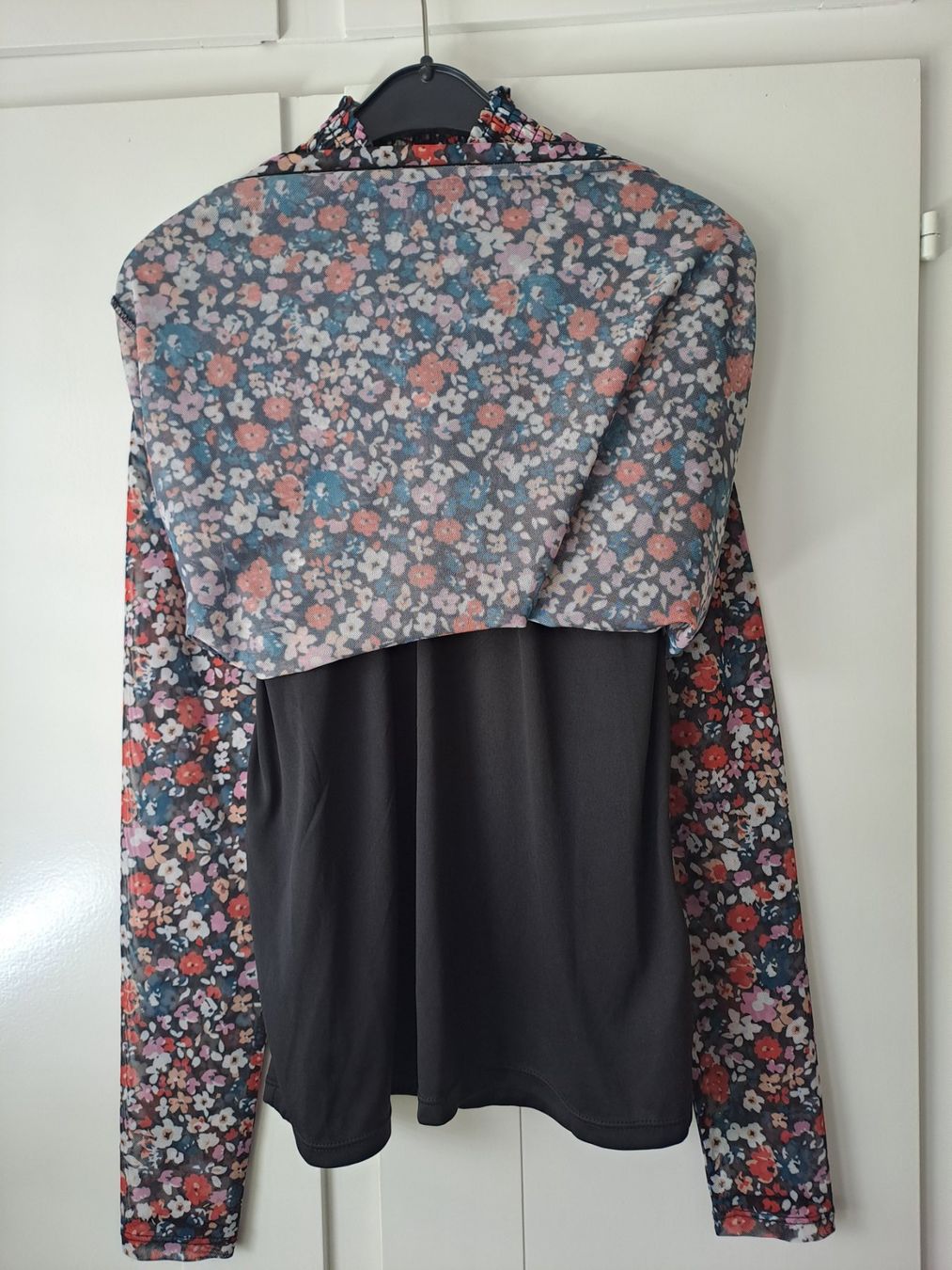 Vila Blusen: Bluse VILA mit Blumenmuster, Gr. S – Gebraucht aus Zürich von nae_7l2b 1