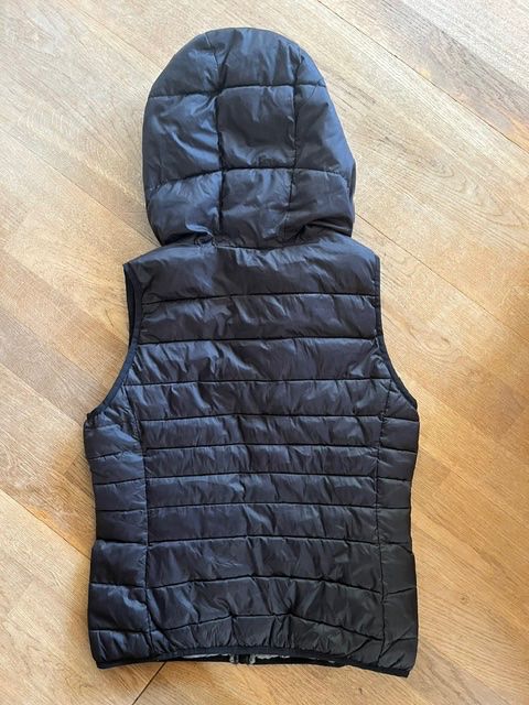 Only Gilets & Westen: Kapuzen-Gilet schwarz / grau – Gebraucht aus Steinmaur von Dyleila 1
