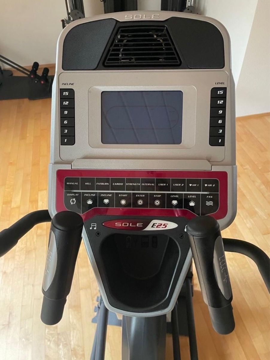 Sole Hometrainer: Sole E25 Ellipsentrainer - Top Zustand! – Nuovo (secondo la descrizione) da Adliswil venduto da dor_vj6c 2