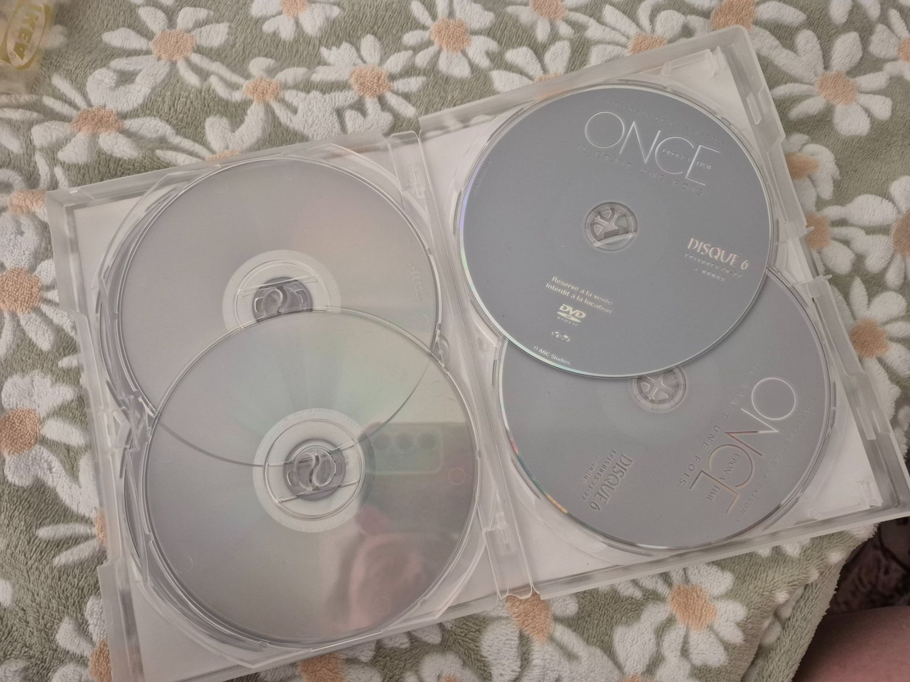 Tous les DVDs: ONCE UPON A TIME - saison 3 (FR/EN) – D'occasion à Riaz par Murielbhs 2