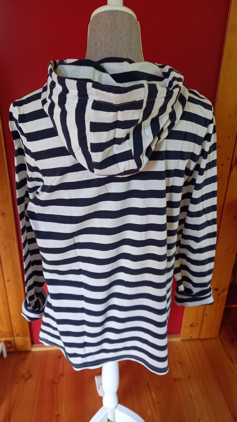 Pulls & Sweat-shirts: Kapuzenpullover SOCCS Grösse 44 gestreift mit Print – D'occasion à St. Gallen par Otterndorf 1