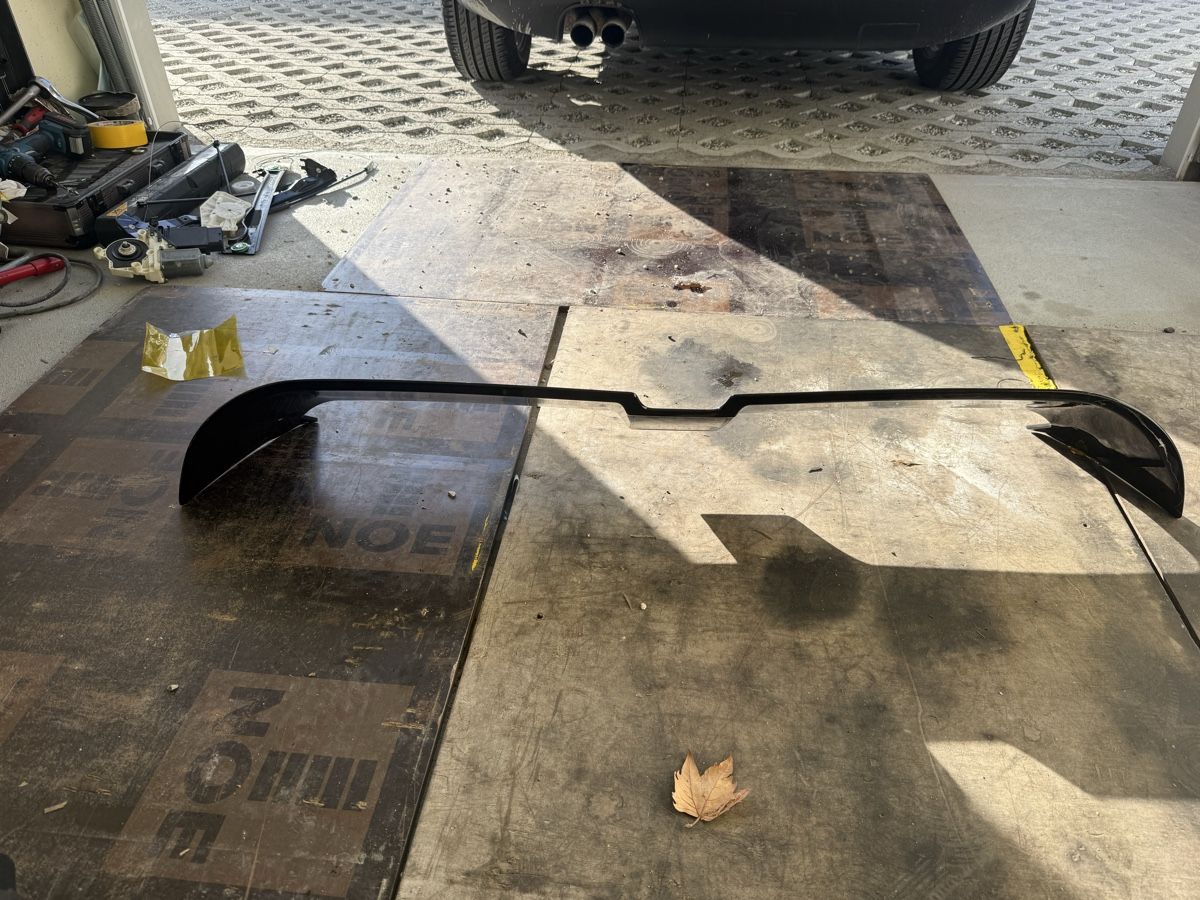 VW Tutti pezzi di ricambio auto: spoiler becquet  golf 7r – Nuovo e nell'imballaggio originale da Sion venduto da MK7R_Dias 1
