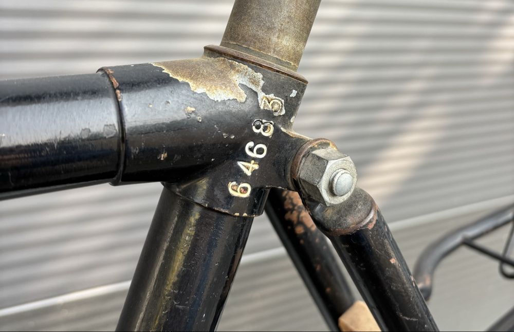 Schweizer Armee Biciclette: Armeerad, Militärvelo, Original Jg 1985, mit Gepäckträger – Usato da Rothrist venduto da Dluna1 5