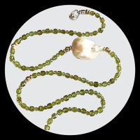 Zierliche Peridot-Halskette - Barockperle - bicolor - Unikat