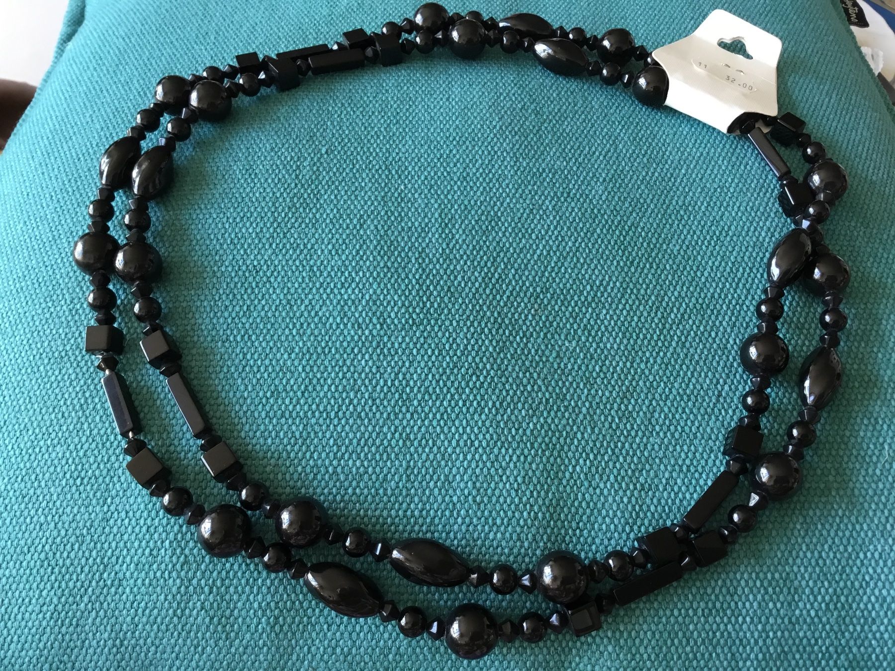 Catenine: Collier perles noires double rang ou long – Nuovo (secondo la descrizione) da Le Landeron venduto da nic_8hd5 3