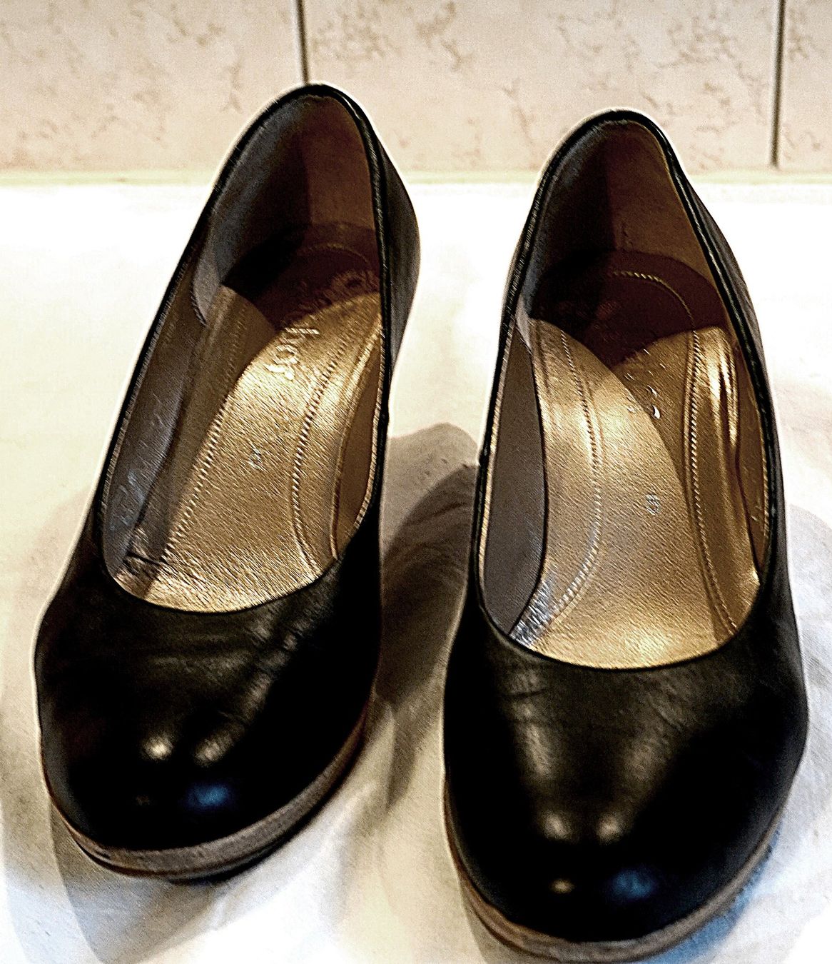 Scarpe da donna: Damenschuhe Damenslipper Gabor Gr. 37.5 – Usato da Baar venduto da 2cvbaar