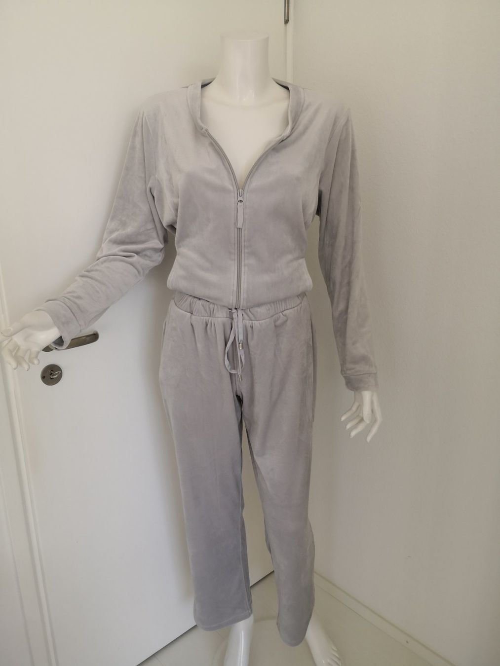 Completi & Tailleur: 🤩MANOR JOGGING-ANZUG JACKE & HOSE HELLGRAU – Usato da Olten venduto da Naja-Twins-Twins
