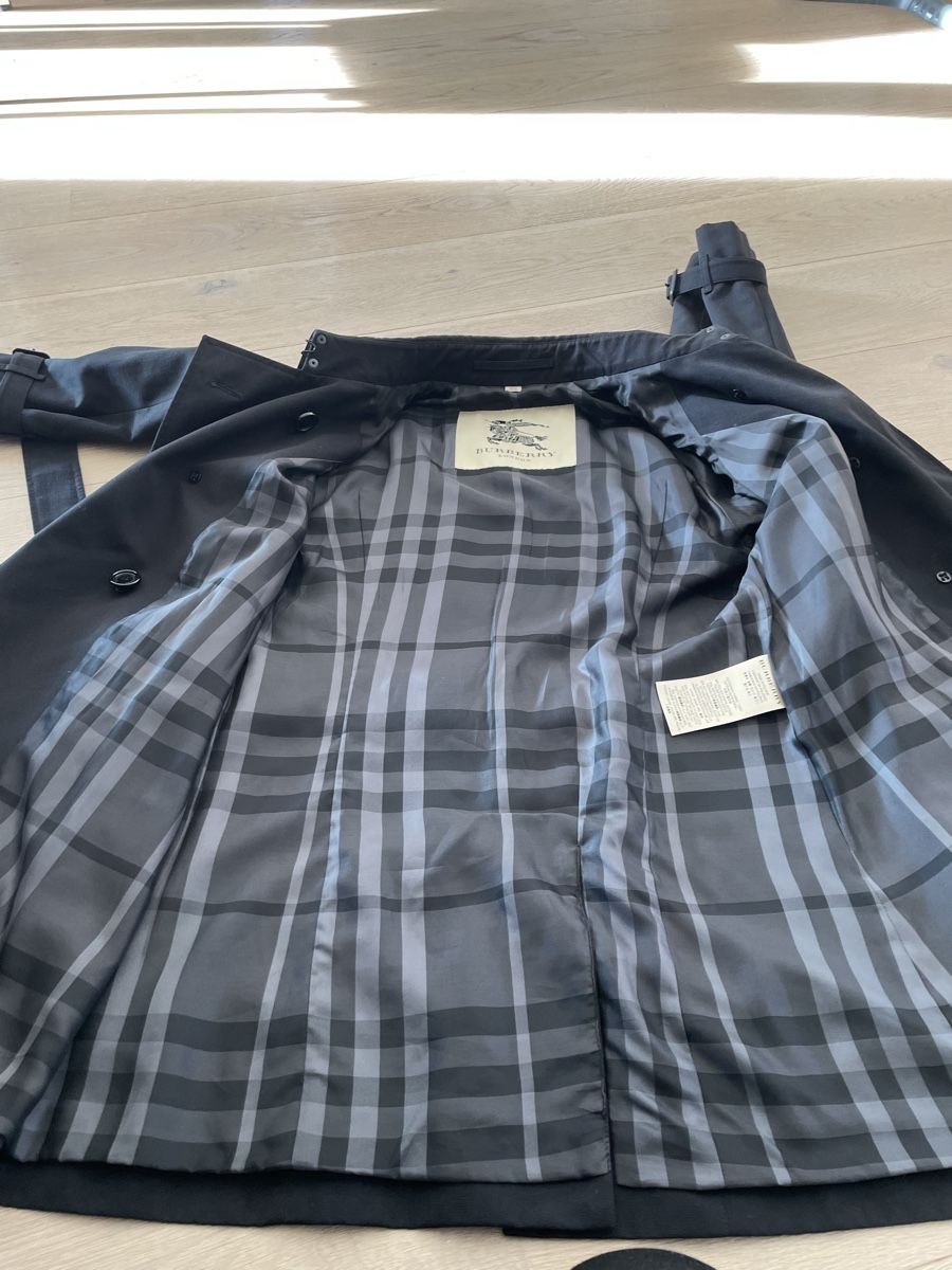 Burberry Giacche: Schwarzer Burberry Trenchcoat, Modell Mottram – Usato da Bülach venduto da Simka83 1