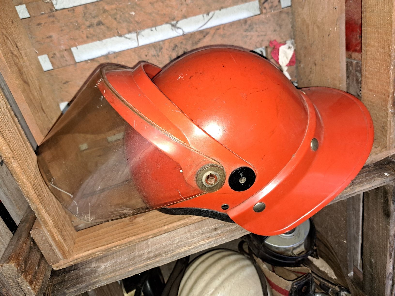 Pompieri: Vintage Feuerwehrhelm   – Usato da Kölliken venduto da Upcycling-by-Mc-TAM 4