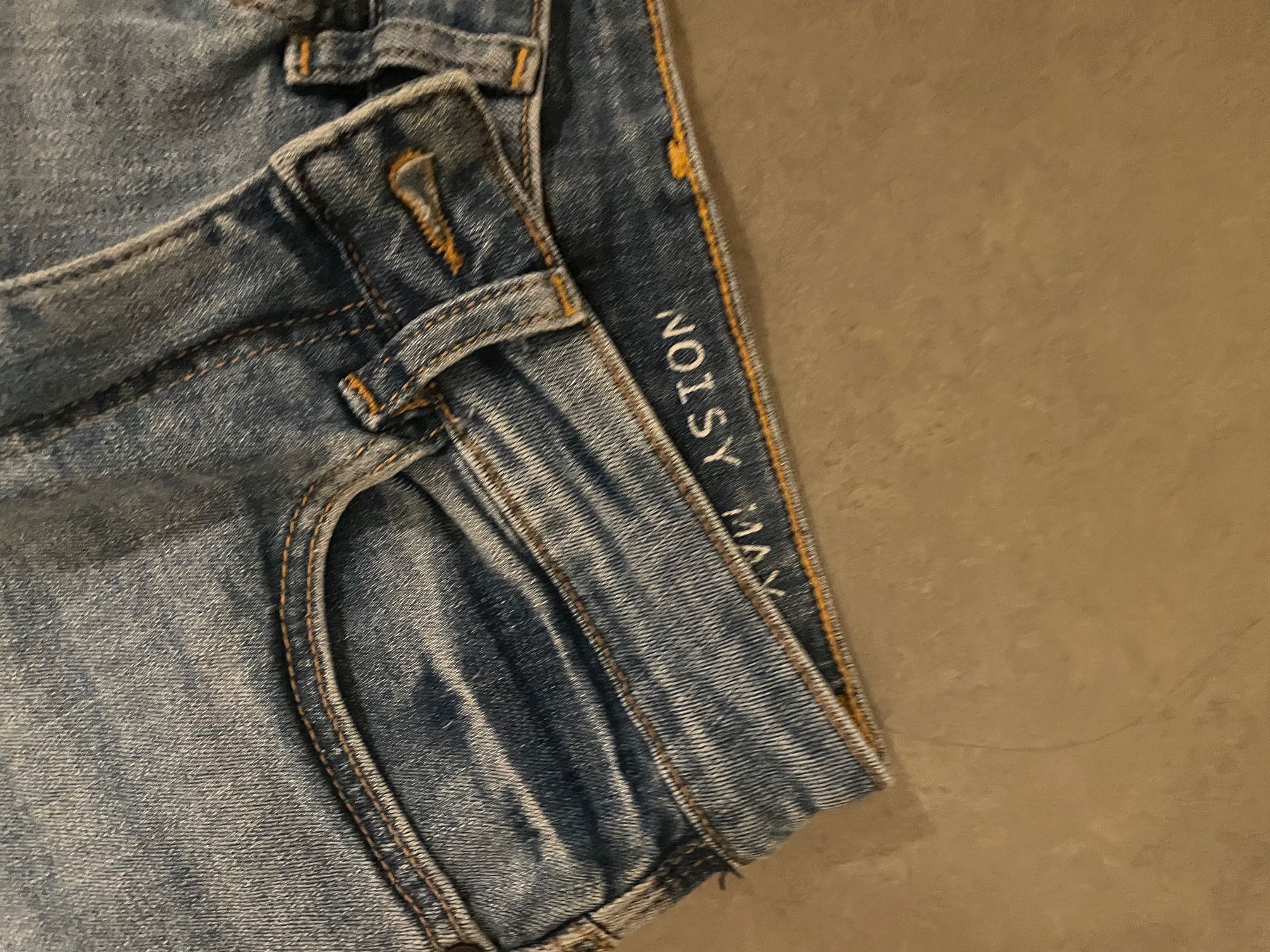 Pantaloni: Noisy May Shorts – Usato da Zürich venduto da Ivona3 1