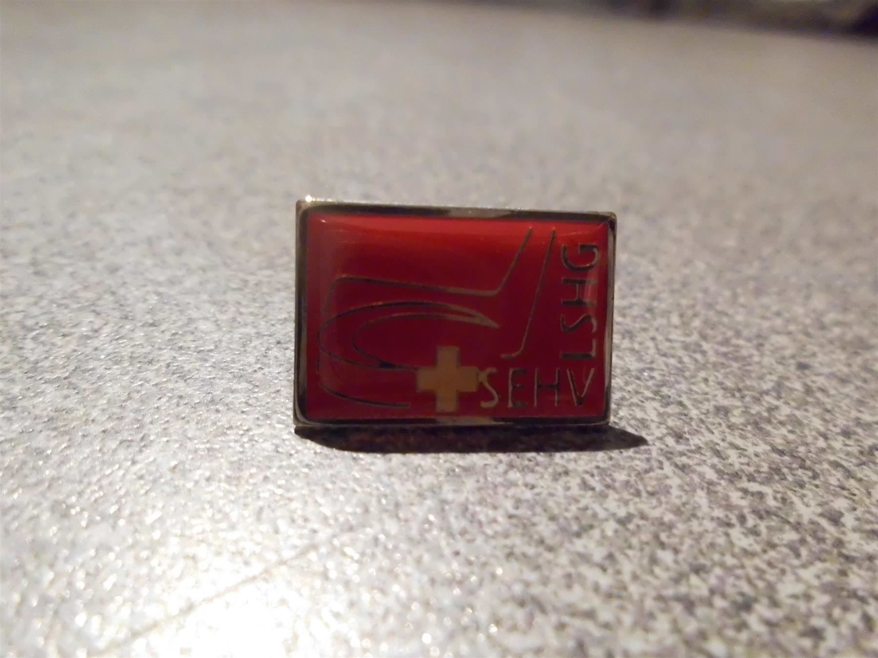 Broschen & Nadeln: Pin SEHV/LSHG, rot – Gebraucht aus Zürich von abraxas1291