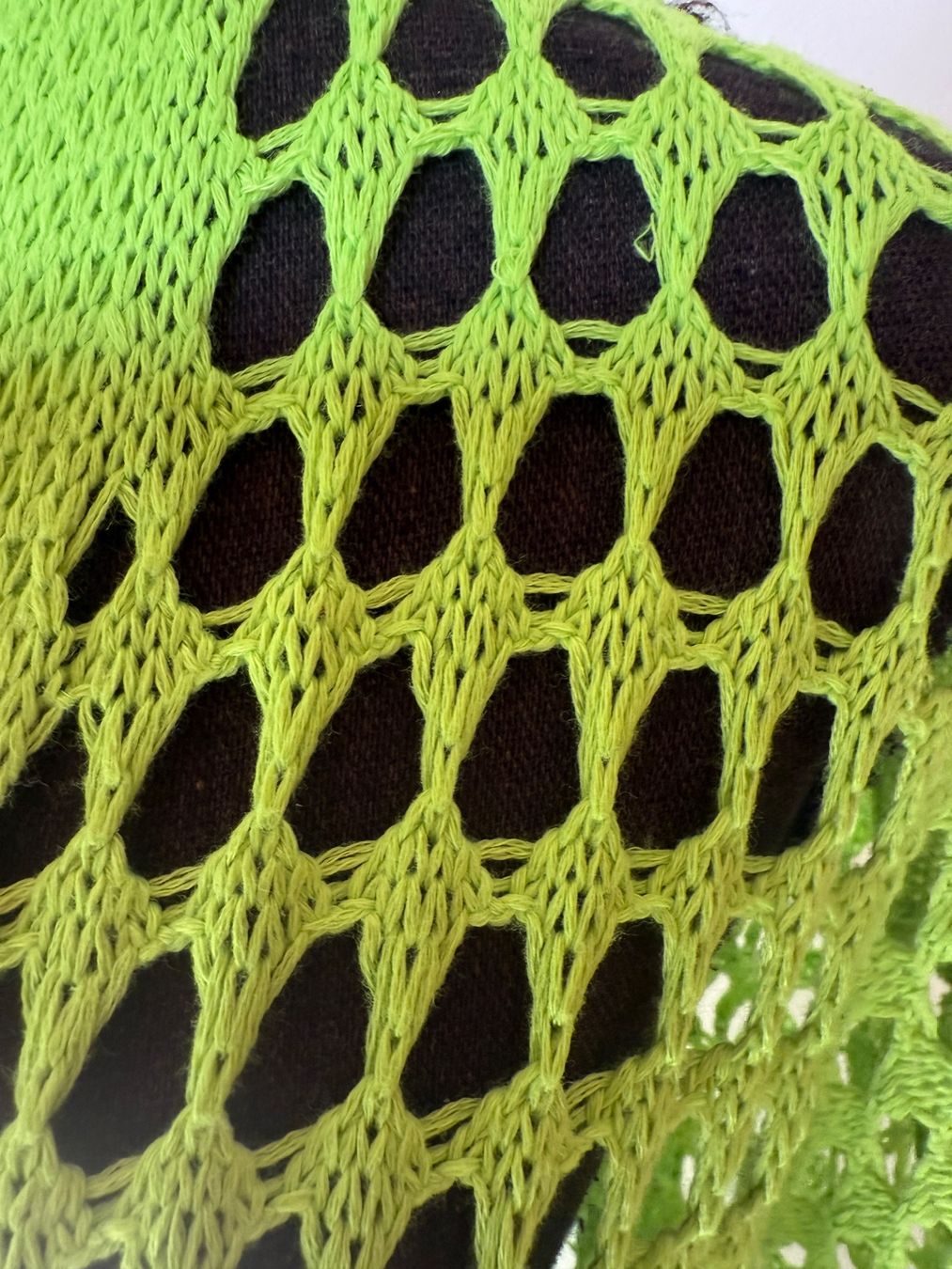 Cappotti: Feinstrickcardigan in Netzoptik – Usato da Sigriswil venduto da ck56 3