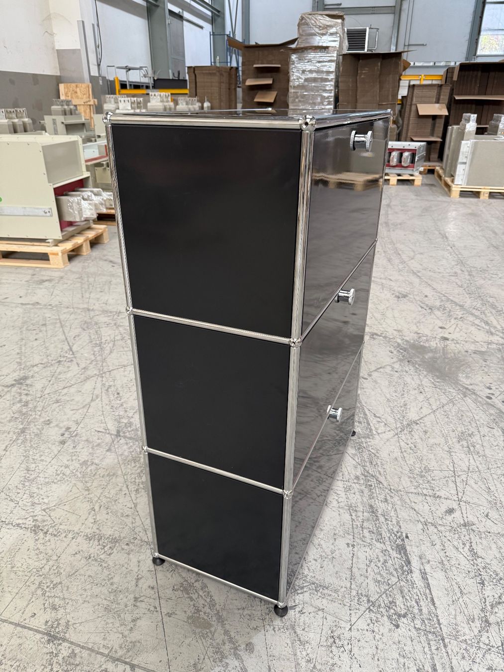 USM Regale: USM Haller Sideboard 1x3 Graphitschwarz 1x3 Q2 – Gebraucht aus Balsthal von Designhaus.Schmitt 3