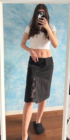 Schwarzer low-waist Midirock mit Spitze