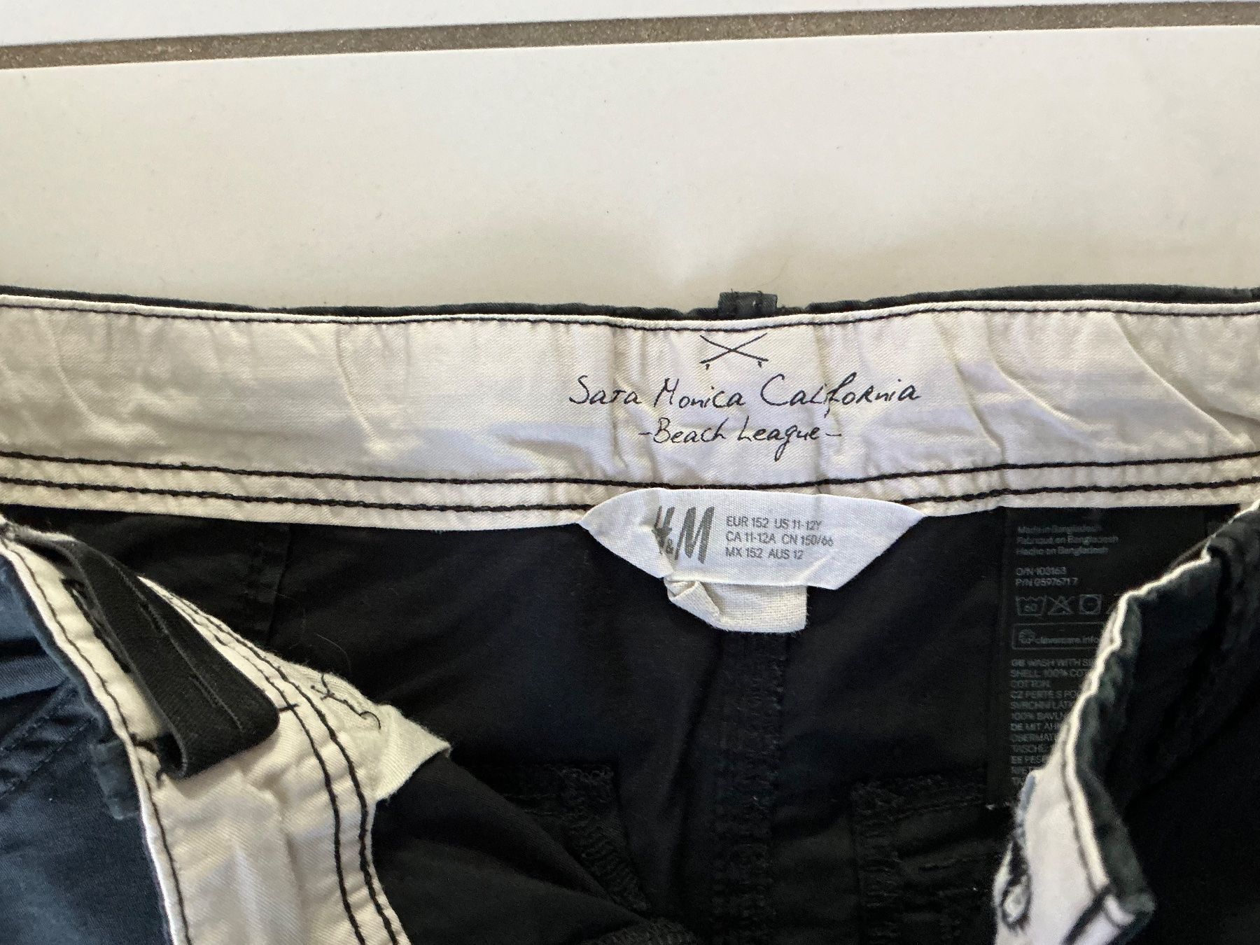 H&M Pantaloni: Schwarze Cargo Shorts Gr.152 H&M – Usato da Biel-Benken BL venduto da Sahra1 1