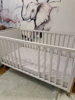 Hochwertiges Babybett inkl. Träumeland-Matratze 