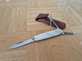 klassisches Vintage-Taschenmesser mit Perlmutt-Griffschalen