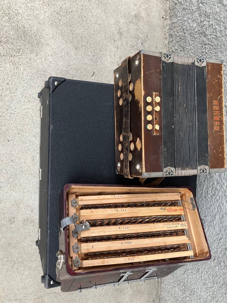 Musikinstrumente: Zwei Akkordeons Hohner – Defekt aus Schiers von Josta72 2
