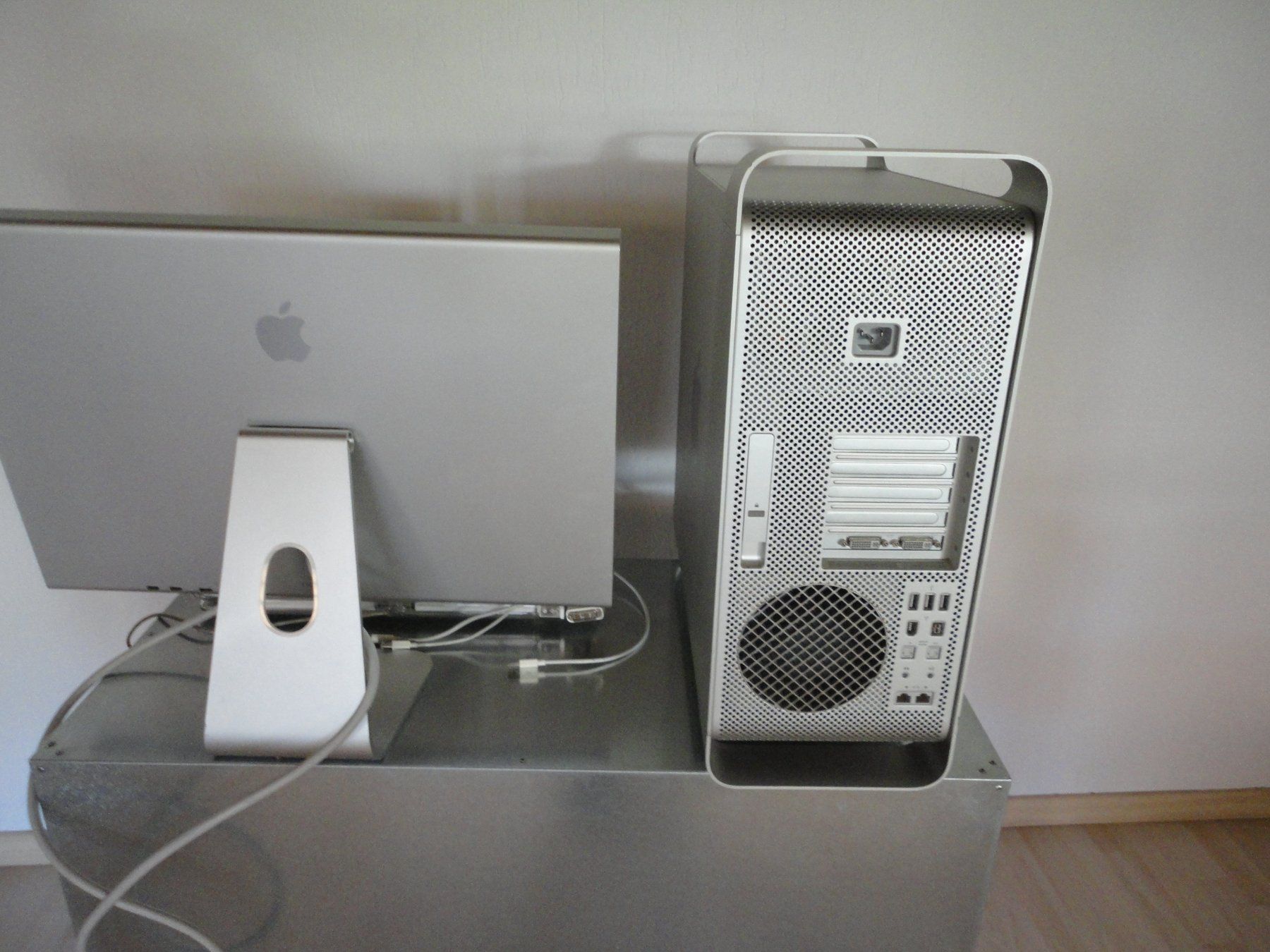 Apple PC: Vintage  MAC  Pro OS X Lion    -    Version 10.7.5 – Usato da Bonstetten venduto da nat_tv99 3