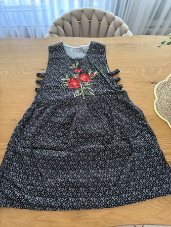 Abito fantasia floreale con ricamo