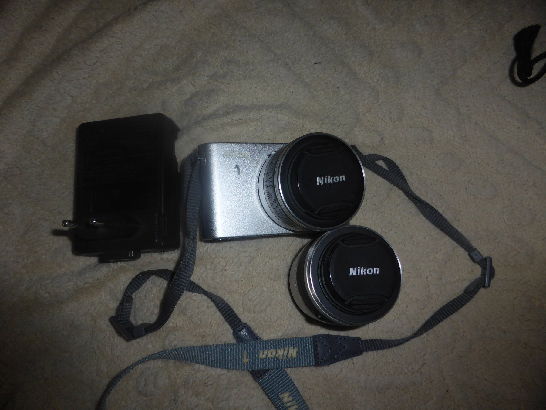 Nikon Fotocamera: NIKON J1 MIT ZWEI  0BJEKTIV – Usato da basel venduto da tama_fab 8