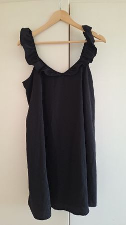 Kleid schwarz Grösse L Volants guter Zustand