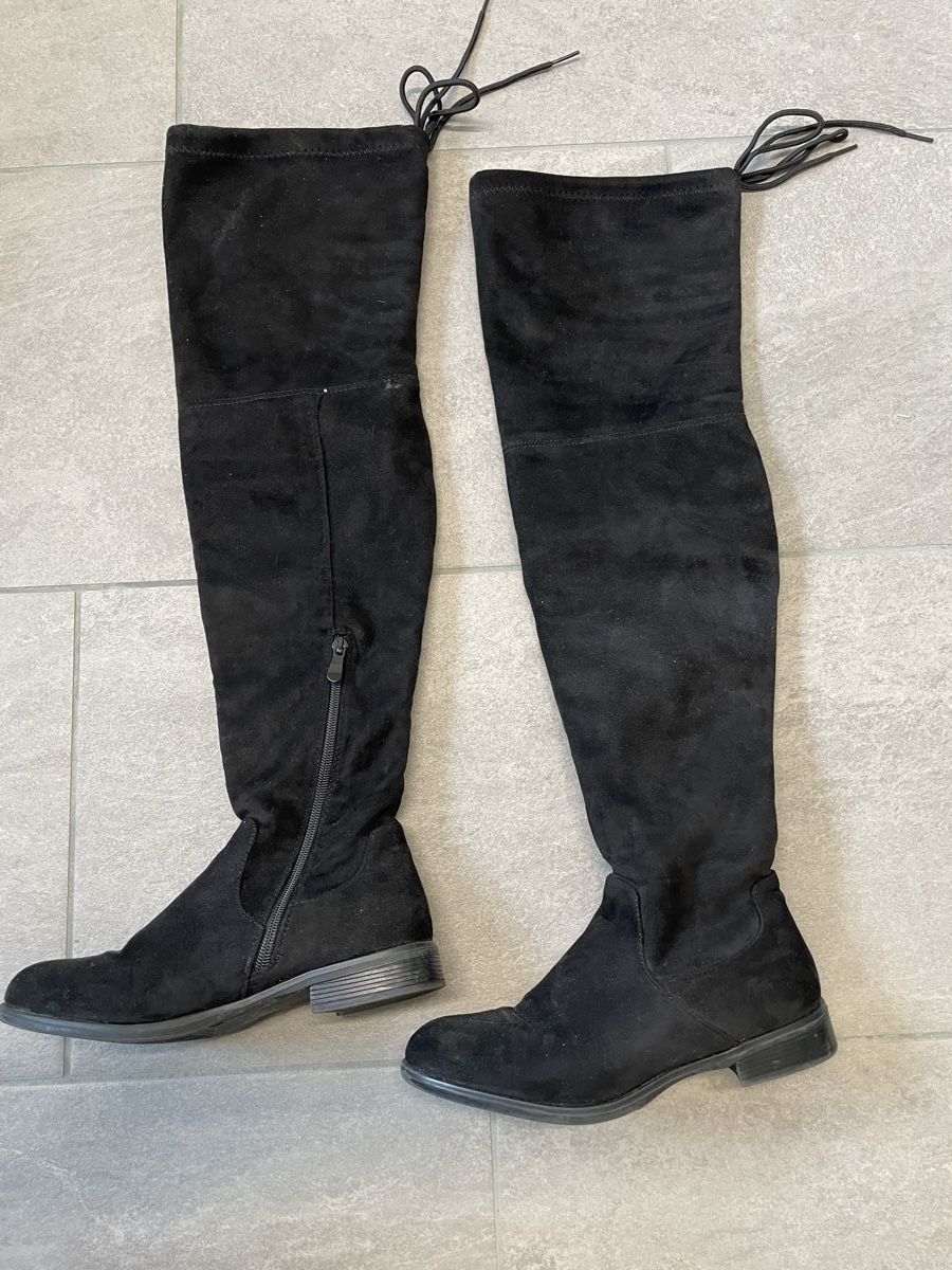 Scarpe da donna: 2 Paar Overknee Stiefel Wildlederoptik – Usato da Kilchberg BL venduto da ann_kwk5