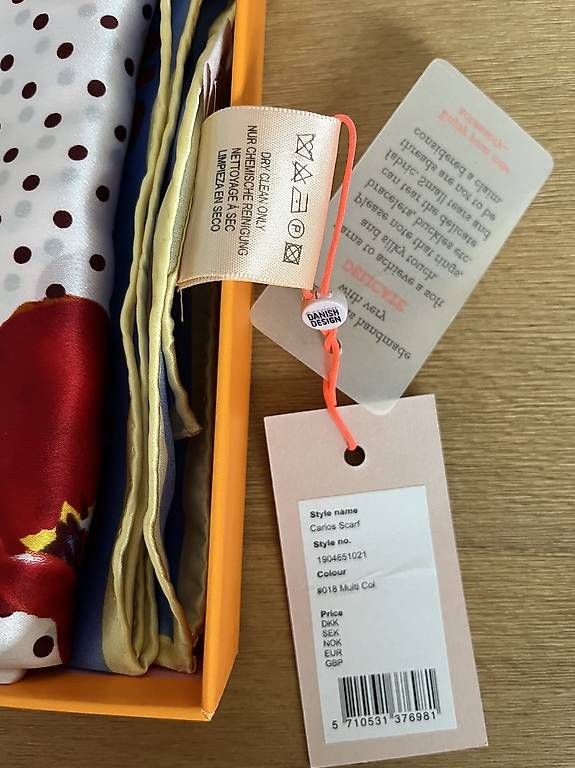 Foulards, Tücher & Schals: Neues Halstuch aus Seide – Neu und originalverpackt aus Roggwil BE von KarotteV 2